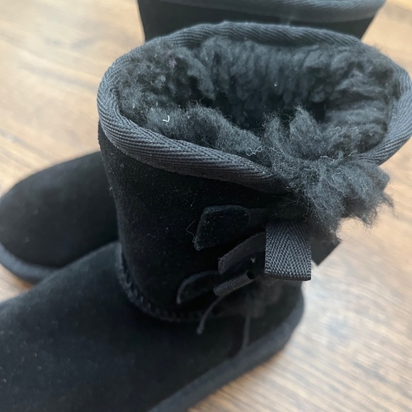 Koolaburra Toddler Boots (size 8) - Picture 3 of 3